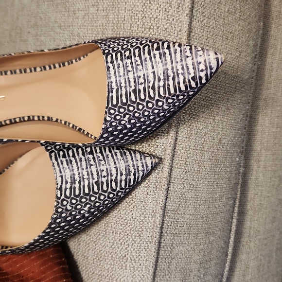 • Kurt Geiger • - Picture 3 of 9